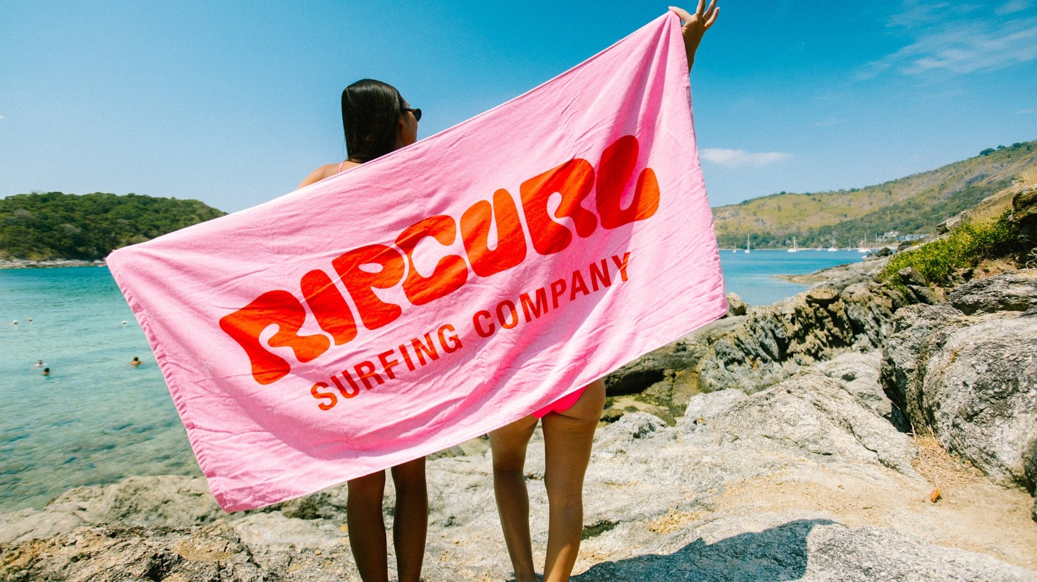 Beach Towel VS ผ้าเช็ดตัวทั่วไป ต่างกันยังไง? ทำไมสายทะเลต้องเลือกของดี