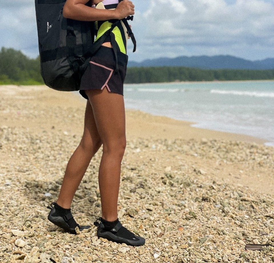 พร้อมลุยในทุกก้าวกับ BEACH ESSENTIAL & SURF GADGET ที่สุดของรองเท้าลุยทะเล