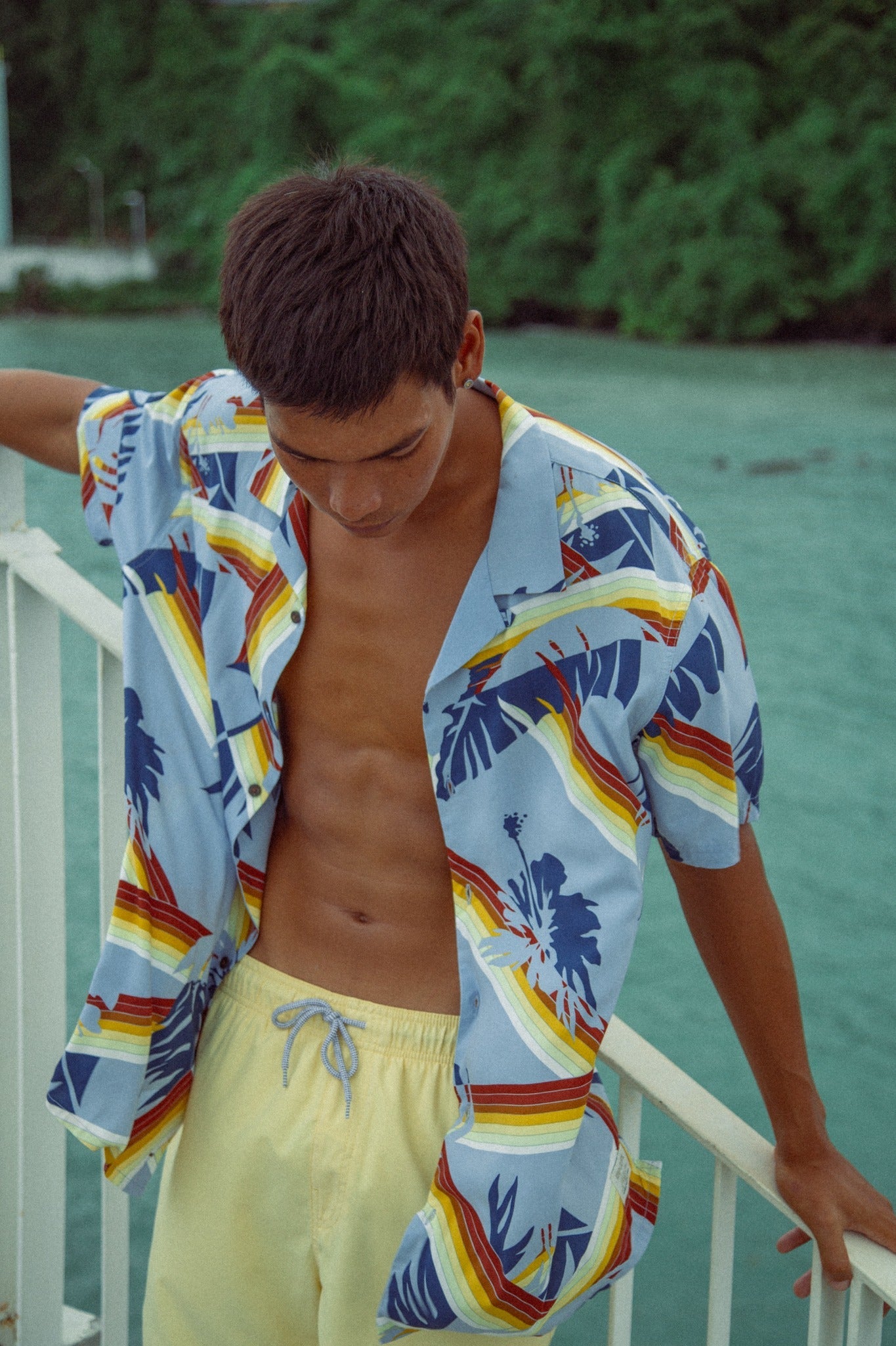 สงกรานต์นี้ใส่อะไรดี? แนะนำกางเกงขาสั้นผู้ชายเท่ๆ ที่ใส่แล้วดูดีทั้งเล่นน้ำและเที่ยว!